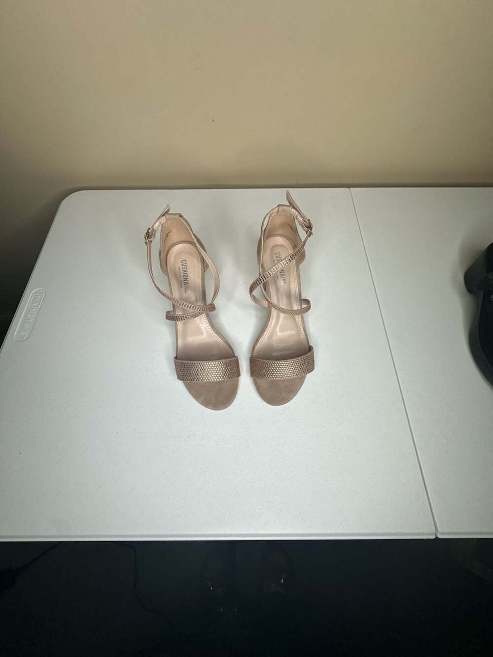 Cushionaire Jewel Heel Size 8.5M Nude Rhinestone Sandals